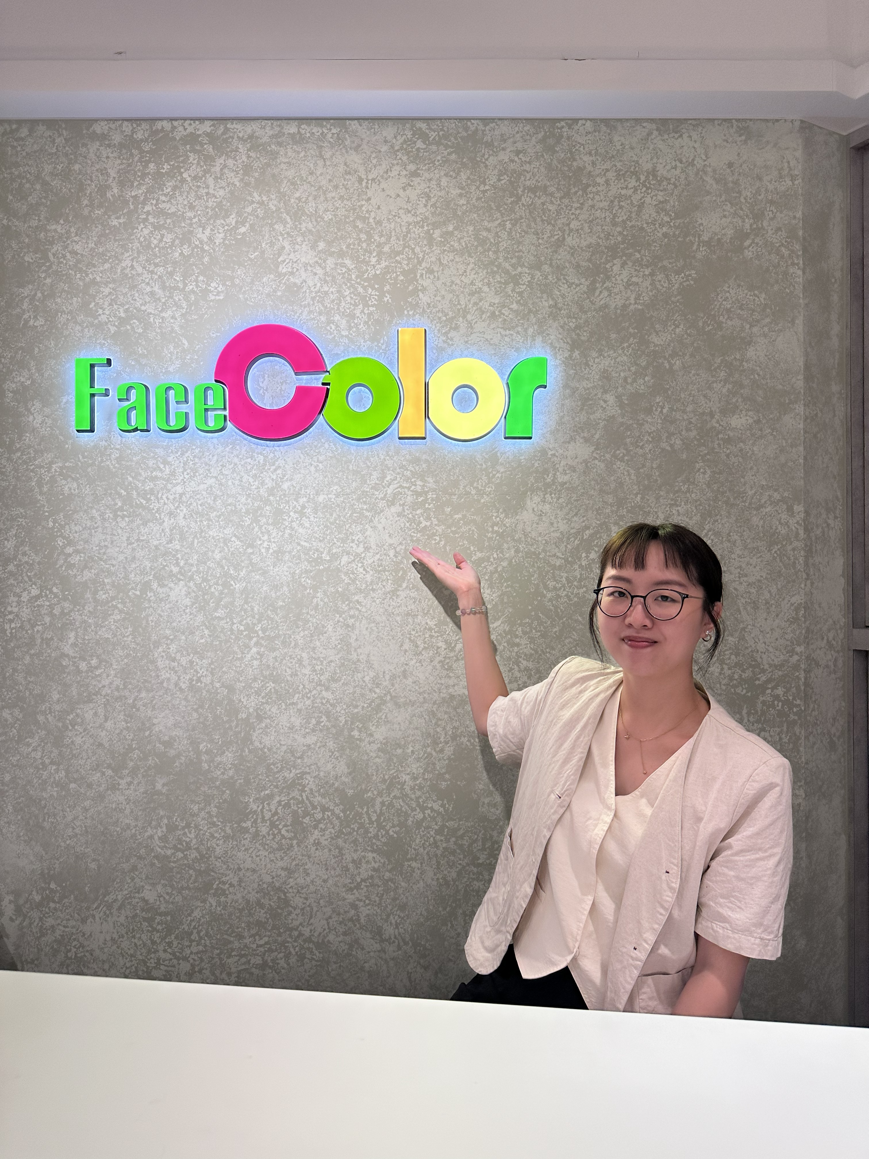 FaceColor 中和站店髮型設計師 茹鉉 形象照